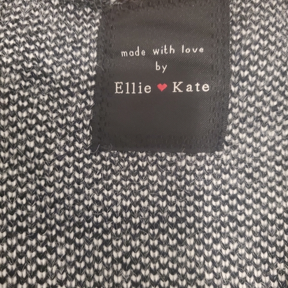 Long thick open sweater in size small-med definitely oversized made with love by - Picture 4 of 5